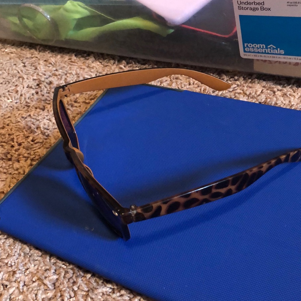 sunglasses - Picture 2 of 3